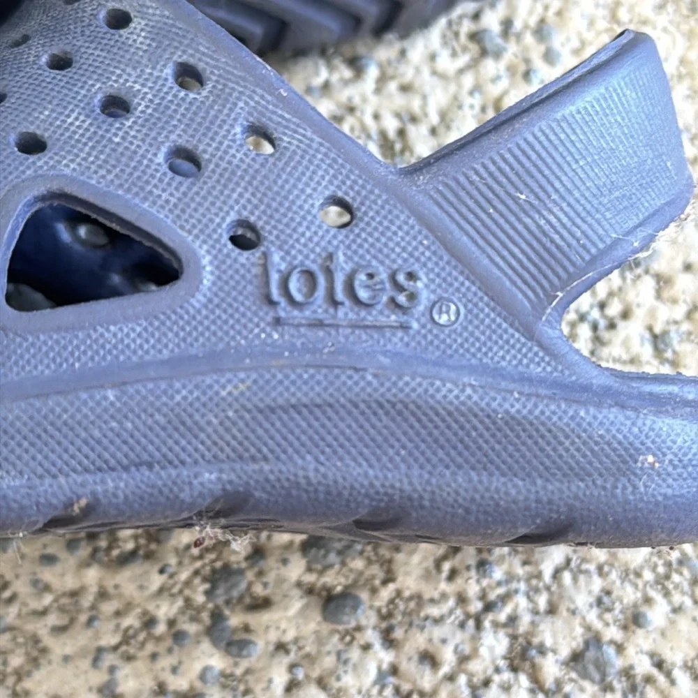 Totes Everywear kid’s navy blue casual heel strap rubber boat shoes size 5-6